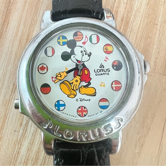 Vintage Lorus Disney Mickey Mouse Small World musical watch NEW BATTERY - Picture 1 of 11